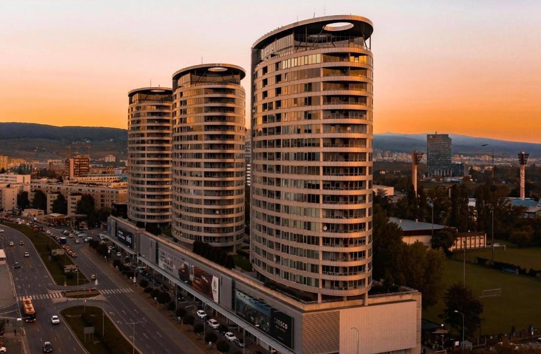 Three Towers With Beautiful View And Parking! Apartment บราติสลาวา ภายนอก รูปภาพ