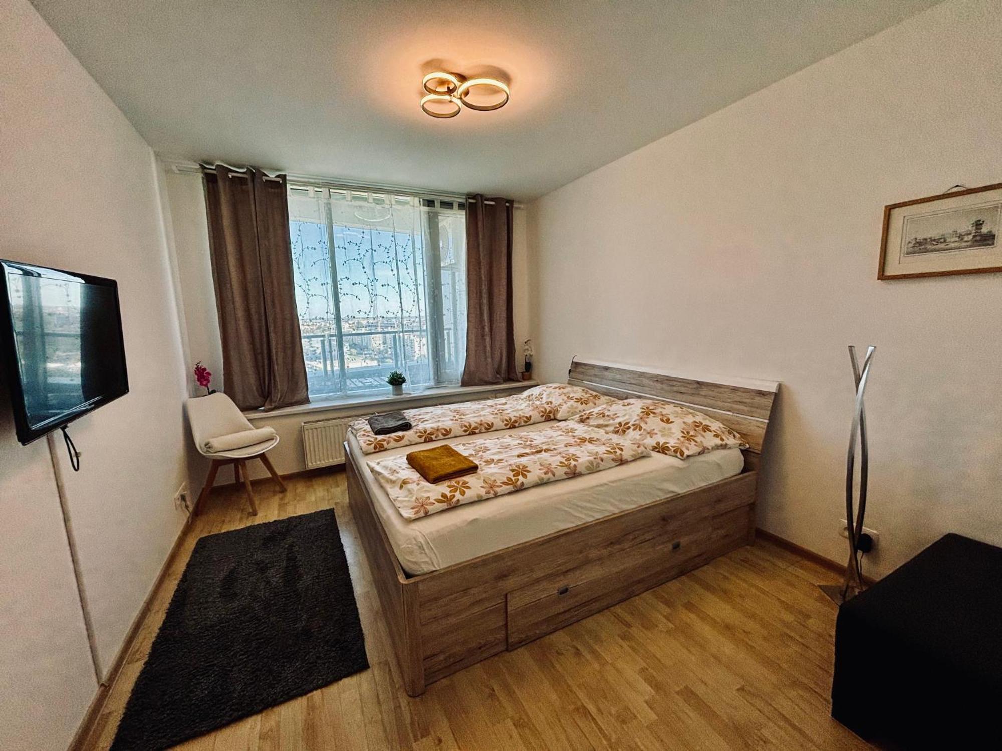 Three Towers With Beautiful View And Parking! Apartment บราติสลาวา ภายนอก รูปภาพ